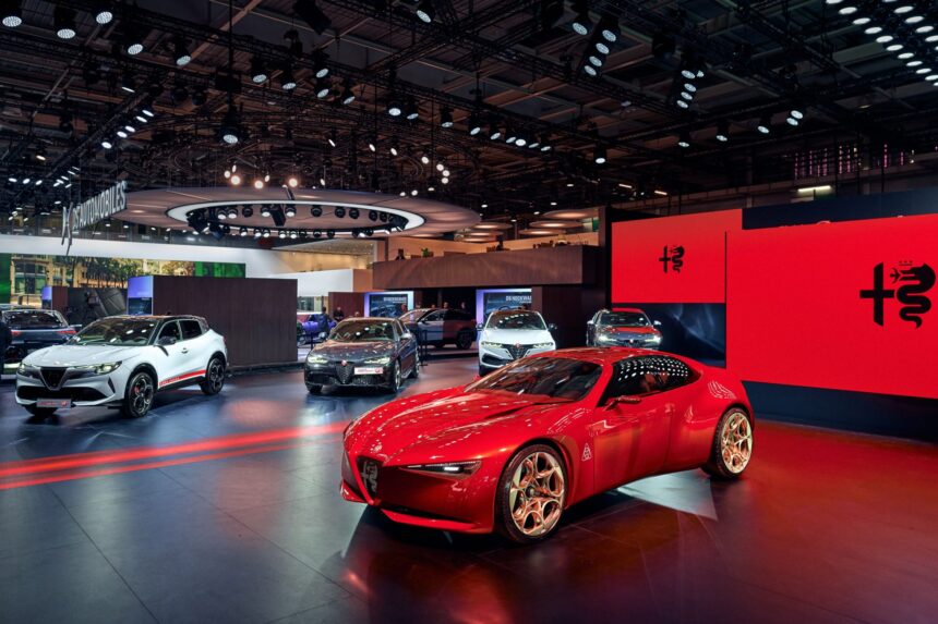 Alfa Romeo στο Παρίσι: Από την Cuorerosso έως τη θρυλική Duetto, το παρελθόν συναντά το μέλλον (ΒΙΝΤΕΟ)