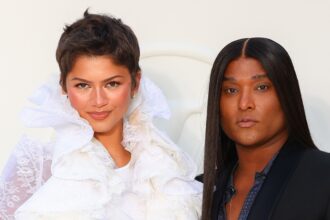 Ο στυλίστας της Zendaya, Law Roach, παρακαλεί τους θαυμαστές να την αφήσουν να «ζει για μια στιγμή»