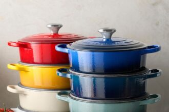 Θέλεις μια Le Creuset; Βρήκαμε μια κρυφή προσφορά για την πρόωρη Μαύρη Παρασκευή.
