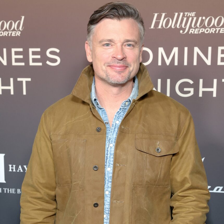 Tom Welling Reacts to Viral NSFW Hotel Window Photo