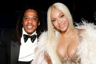 Η Beyoncé και ο Jay-Z απολαμβάνουν τη μαγευτική τους βραδιά στο Λας Βέγκας με πολύ αγάπη.