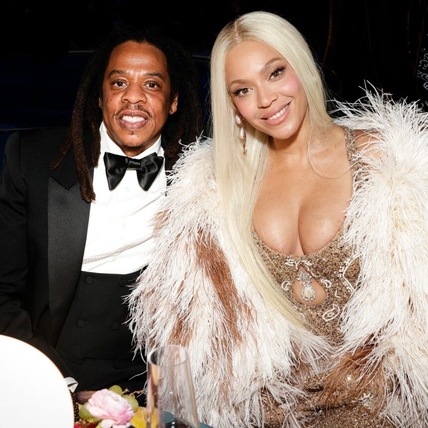 Η Beyoncé και ο Jay-Z απολαμβάνουν τη μαγευτική τους βραδιά στο Λας Βέγκας με πολύ αγάπη.