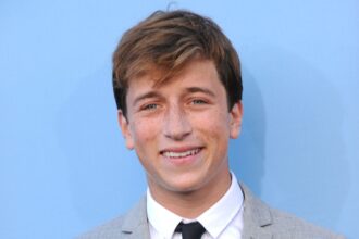 Skyler Gisondo Meme Explained: Primetime Star’s Red Carpet Photo Goes Viral