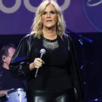 Η Trisha Yearwood αποκαλύπτει για πρώτη φορά την απώλεια βάρους της σε μια σπάνια εμφάνιση στο κόκκινο χαλί.