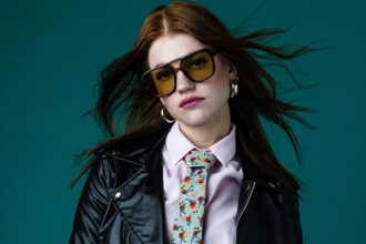 Το «Business Casual» είναι ιδανικό για το κλαμπ: Συνδυασμοί που λειτουργούν άψογα τόσο στο γραφείο όσο και στη διασκέδαση.