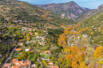 Τρία ορεινά χωριά στην Πελοπόννησο για την απόλυτη φθινοπωρινή απόδραση στην πολύχρωμη ελληνική φύση